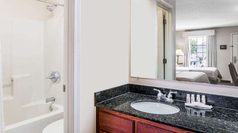 <b>Baymont Inn & Suites Waycross Room</b>. Images powered by <a href="https://iceportal.shijigroup.com/" title="IcePortal" target="_blank">IcePortal</a>.