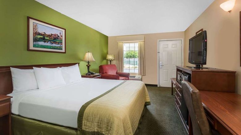 <b>Baymont Inn & Suites Waycross Suite</b>. Images powered by <a href="https://iceportal.shijigroup.com/" title="IcePortal" target="_blank">IcePortal</a>.
