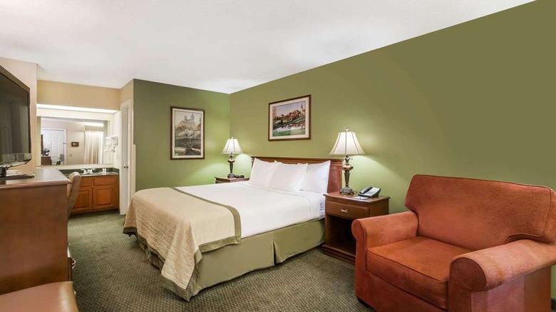 <b>Baymont Inn & Suites Waycross Suite</b>. Images powered by <a href="https://iceportal.shijigroup.com/" title="IcePortal" target="_blank">IcePortal</a>.