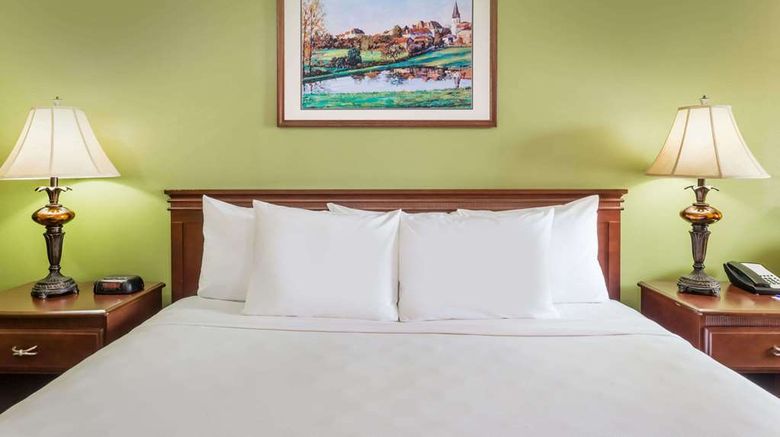<b>Baymont Inn & Suites Waycross Suite</b>. Images powered by <a href="https://iceportal.shijigroup.com/" title="IcePortal" target="_blank">IcePortal</a>.