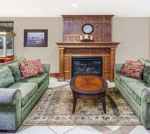 Baymont Inn & Suites Elkhart Lobby