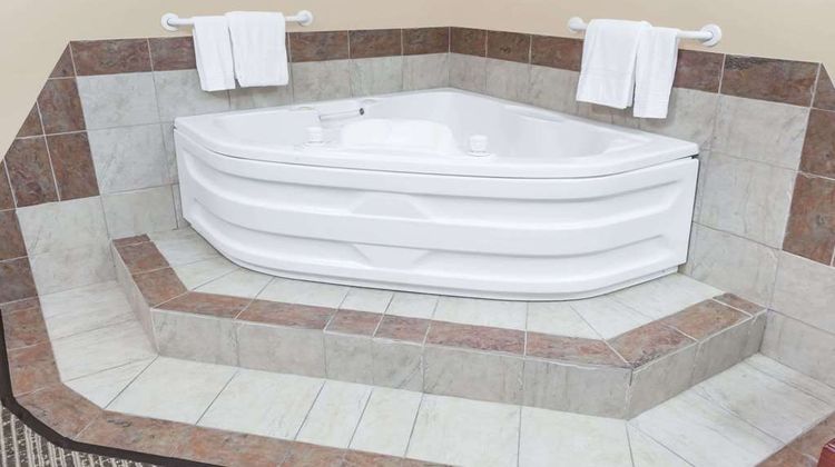Baymont Inn & Suites Elkhart Suite