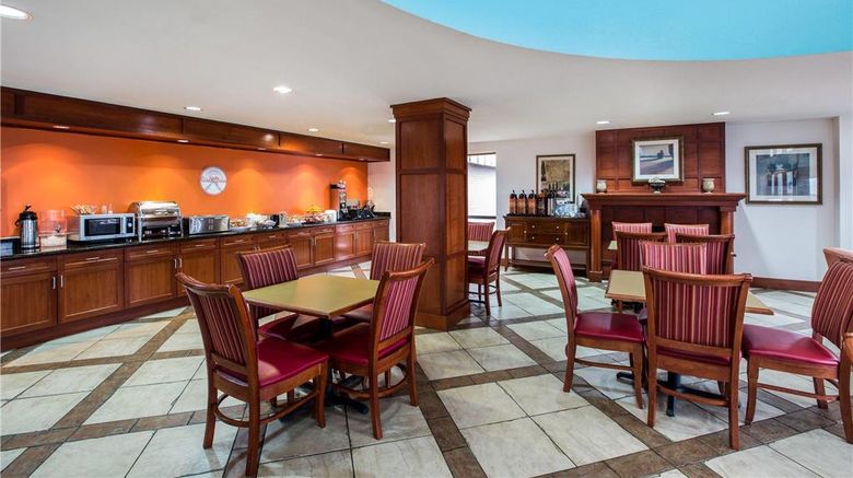<b>Howard Johnson by Wyndham Evansville E. Lobby</b>. Images powered by <a href="https://iceportal.shijigroup.com/" title="IcePortal" target="_blank">IcePortal</a>.