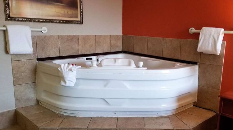 Baymont Inn & Suites Indianapolis South Suite
