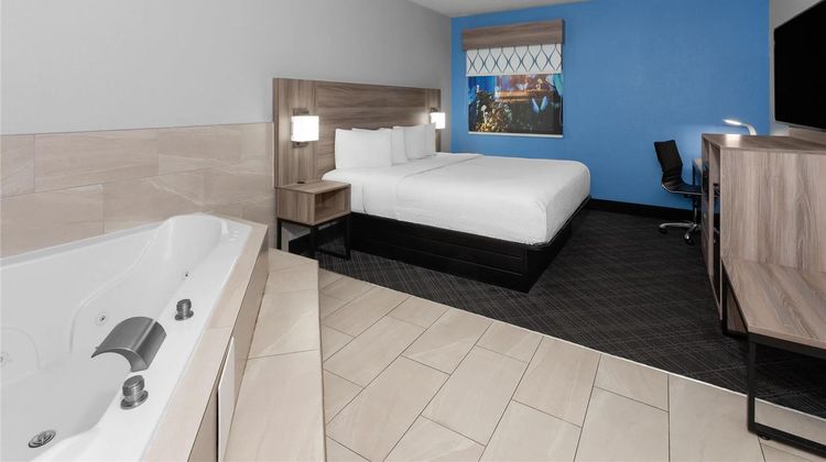 Baymont Inn & Suites Indianapolis South Suite