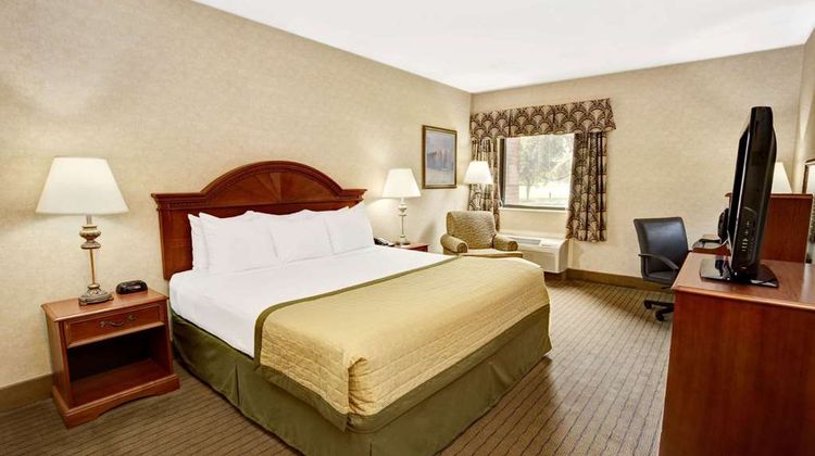 Baymont Inn & Suites Indianapolis West Room