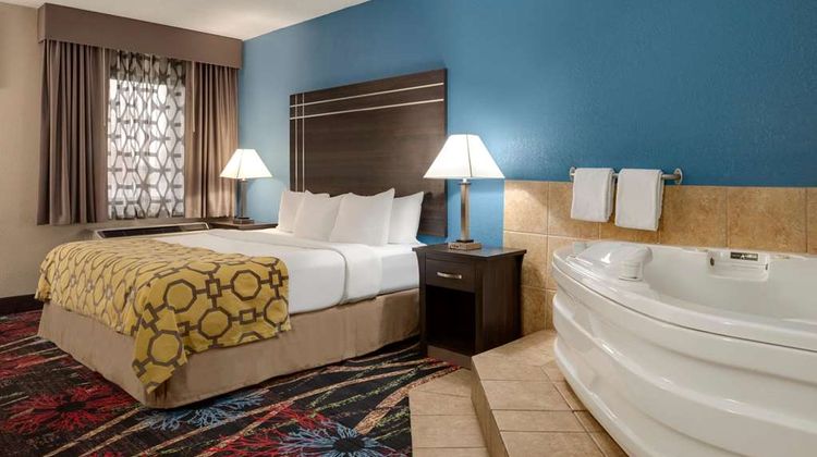 Baymont Inn & Suites Muncie Suite
