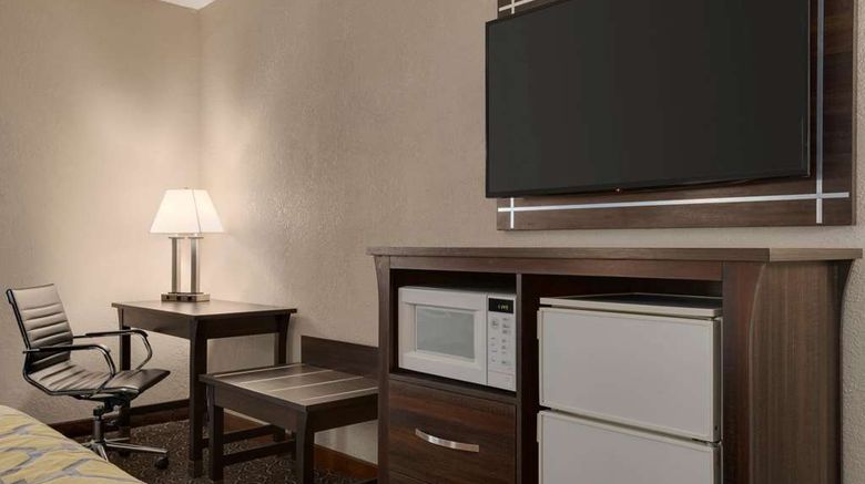 <b>Baymont Inn & Suites Muncie Room</b>. Images powered by <a href="https://iceportal.shijigroup.com/" title="IcePortal" target="_blank">IcePortal</a>.