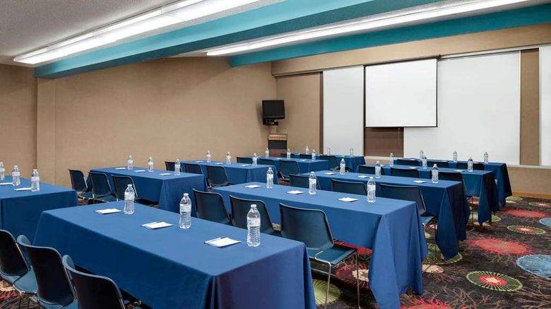 <b>Baymont Inn & Suites Muncie Meeting</b>. Images powered by <a href="https://iceportal.shijigroup.com/" title="IcePortal" target="_blank">IcePortal</a>.