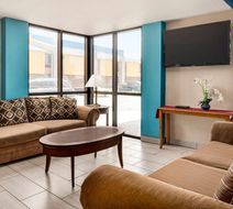 Baymont Inn & Suites Muncie Lobby