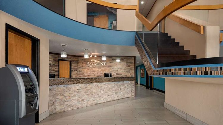 Baymont Inn & Suites Muncie Lobby