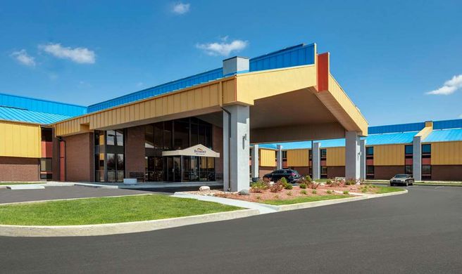 Baymont Inn & Suites Muncie Exterior