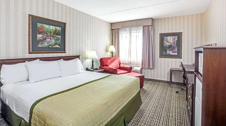 <b>Baymont Inn/Suites Louisville Arpt South Room</b>. Images powered by <a href="https://iceportal.shijigroup.com/" title="IcePortal" target="_blank">IcePortal</a>.
