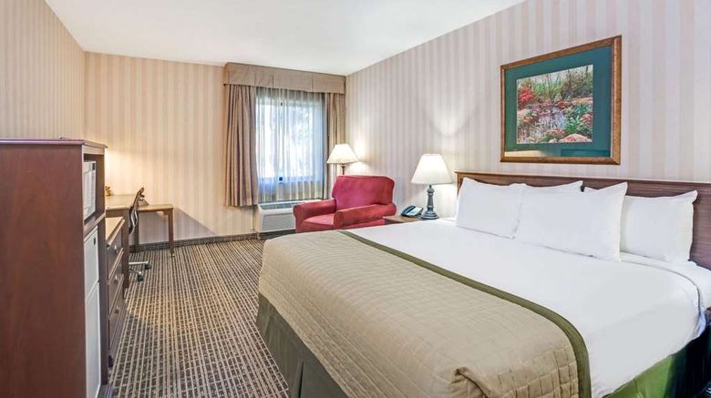 <b>Baymont Inn/Suites Louisville Arpt South Room</b>. Images powered by <a href="https://iceportal.shijigroup.com/" title="IcePortal" target="_blank">IcePortal</a>.