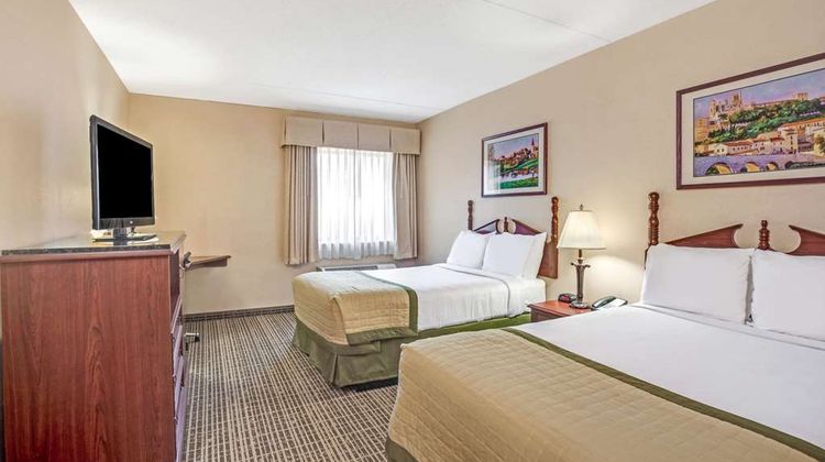 Baymont Inn/Suites Louisville Arpt South Room