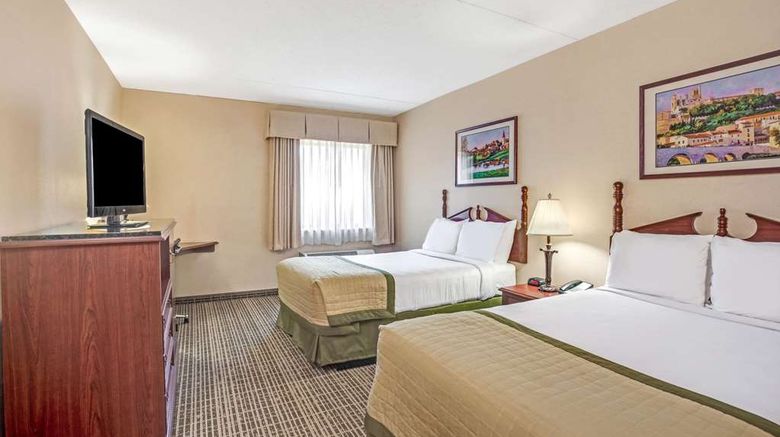 <b>Baymont Inn/Suites Louisville Arpt South Room</b>. Images powered by <a href="https://iceportal.shijigroup.com/" title="IcePortal" target="_blank">IcePortal</a>.