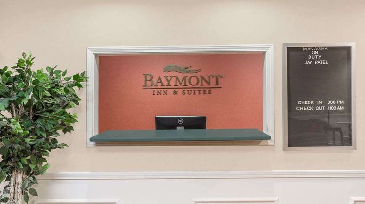 Baymont Inn & Suites Grenada Lobby
