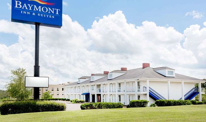Baymont Inn & Suites Grenada Exterior