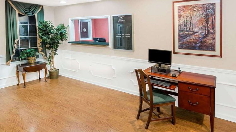 Baymont Inn & Suites Grenada Lobby