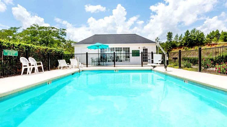 Baymont Inn & Suites Grenada Pool