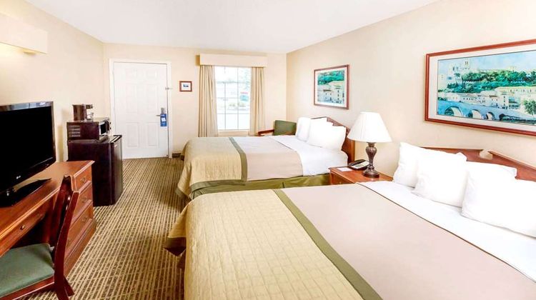 Baymont Inn & Suites Grenada Room