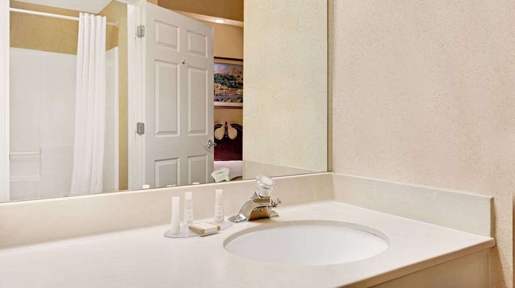 Baymont Inn & Suites, Pearl Room