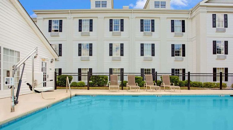 <b>Baymont Inn & Suites, Pearl Pool</b>. Images powered by <a href="https://iceportal.shijigroup.com/" title="IcePortal" target="_blank">IcePortal</a>.