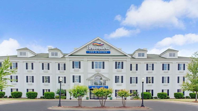 Baymont Inn & Suites, Pearl Exterior