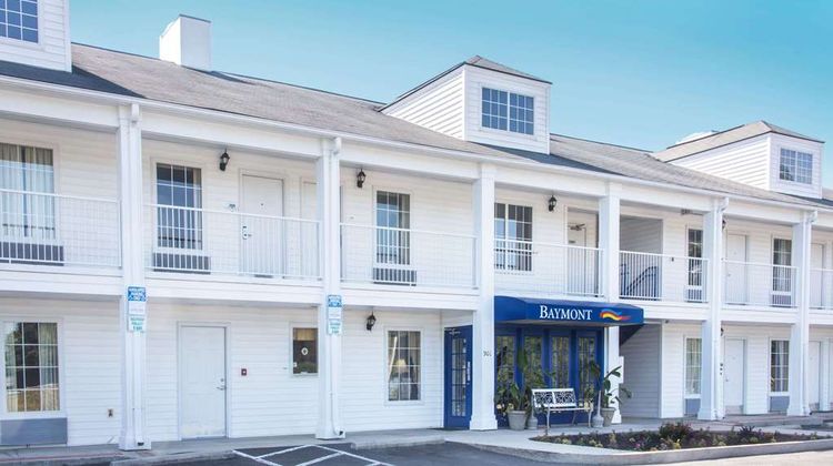 Baymont Inn & Suites Dunn Exterior
