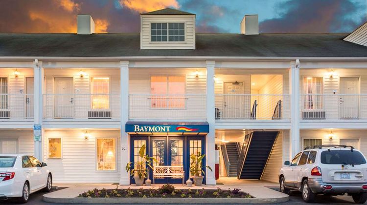 Baymont Inn & Suites Dunn Exterior