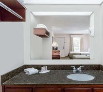 Baymont Inn & Suites Eden Room