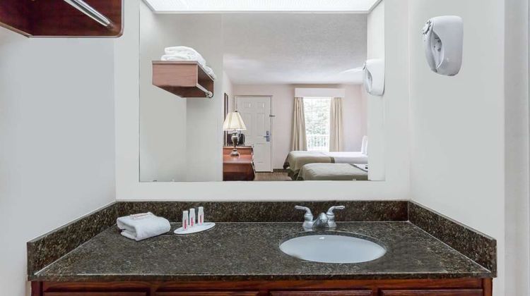 Baymont Inn & Suites Eden Room
