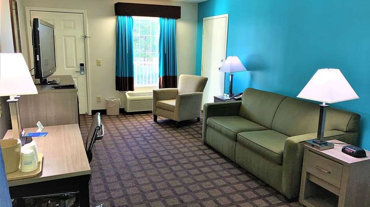 Baymont Inn & Suites Eden Suite