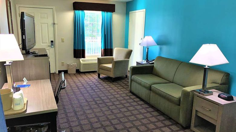 <b>Baymont Inn & Suites Eden Suite</b>. Images powered by <a href="https://iceportal.shijigroup.com/" title="IcePortal" target="_blank">IcePortal</a>.