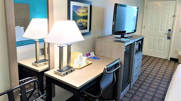 Baymont Inn & Suites Eden Room