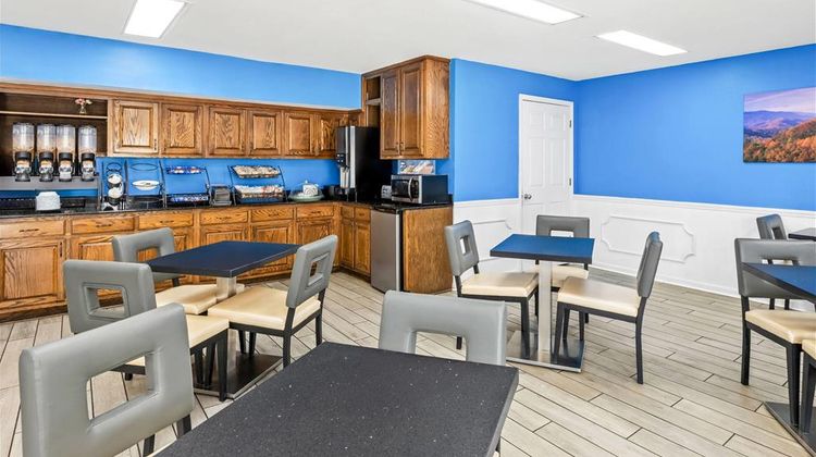 Baymont Inn & Suites, Forest City Restaurant