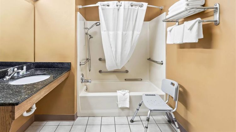 Baymont Inn & Suites, Forest City Room
