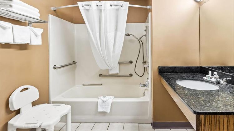 Baymont Inn & Suites, Forest City Room