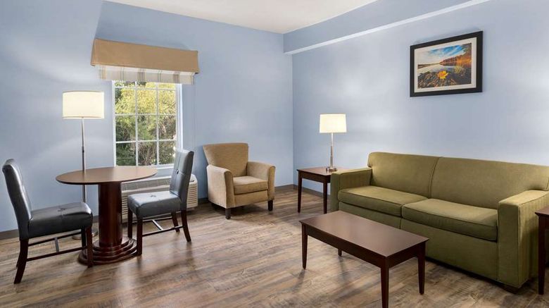 <b>Baymont Inn & Suites Henderson Oxford Room</b>. Images powered by <a href="https://iceportal.shijigroup.com/" title="IcePortal" target="_blank">IcePortal</a>.