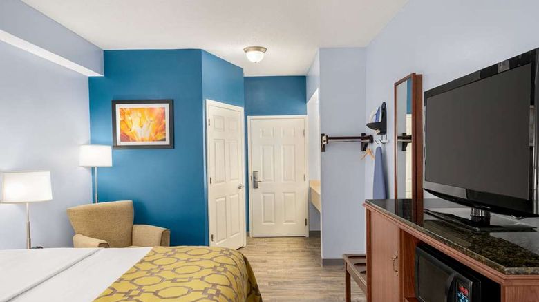 <b>Baymont Inn & Suites Henderson Oxford Room</b>. Images powered by <a href="https://iceportal.shijigroup.com/" title="IcePortal" target="_blank">IcePortal</a>.