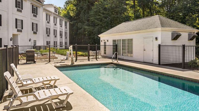 <b>Baymont Inn & Suites Henderson Oxford Pool</b>. Images powered by <a href="https://iceportal.shijigroup.com/" title="IcePortal" target="_blank">IcePortal</a>.