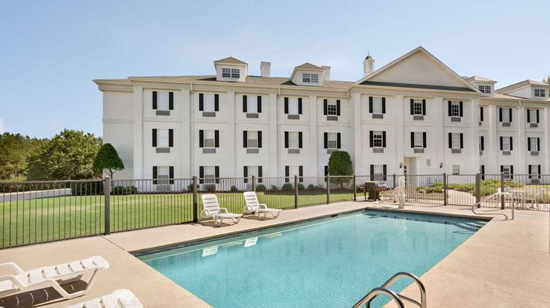 <b>Baymont Inn & Suites Henderson Oxford Pool</b>. Images powered by <a href="https://iceportal.shijigroup.com/" title="IcePortal" target="_blank">IcePortal</a>.