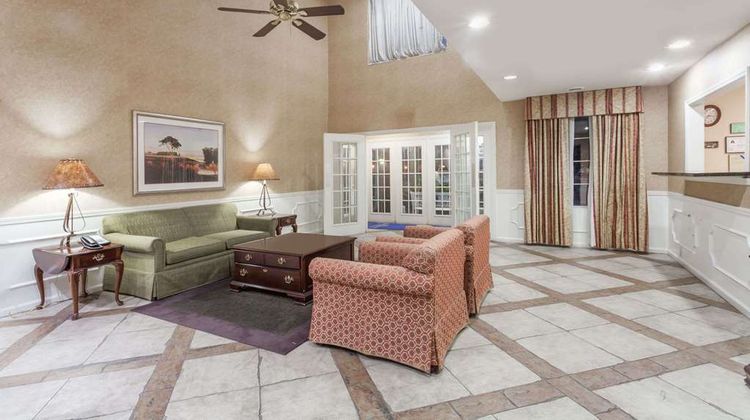 Baymont Inn & Suites, Hickory Lobby