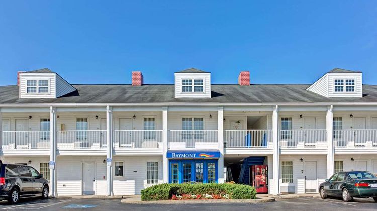 Baymont Inn & Suites Sanford Exterior