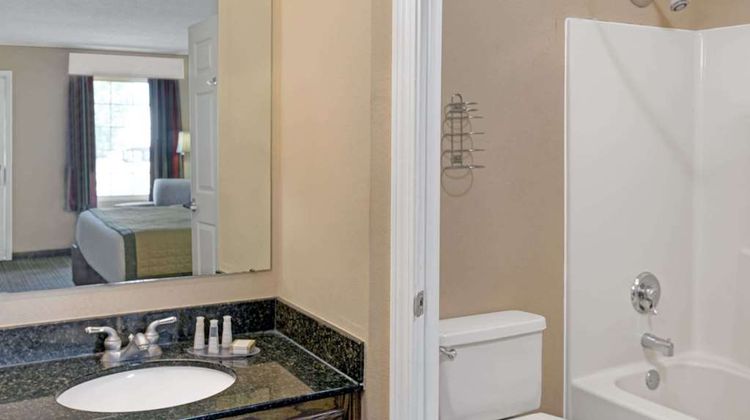 Baymont Inn & Suites Sanford Room