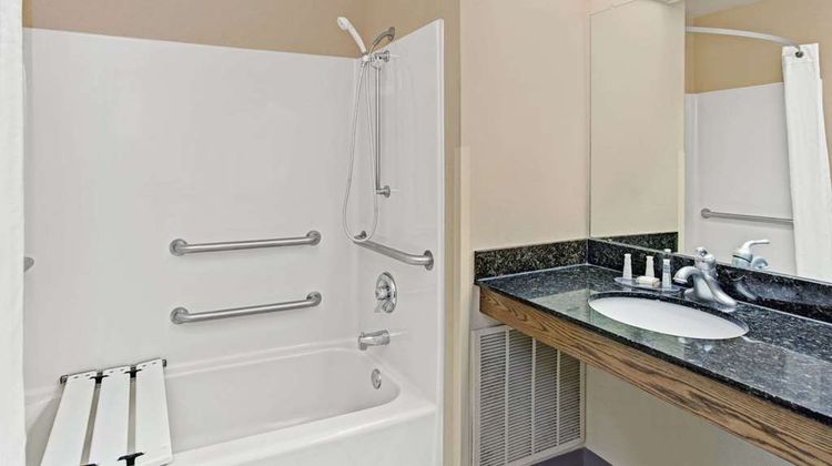 Baymont Inn & Suites Sanford Room