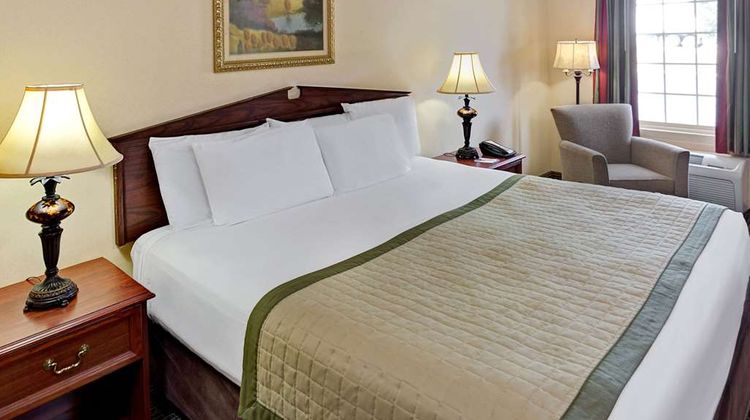 Baymont Inn & Suites Sanford Room
