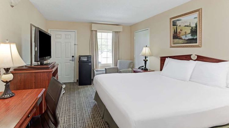 Baymont Inn & Suites Sanford Room