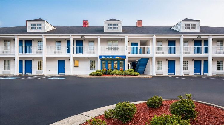 Baymont Inn & Suites Sanford Exterior