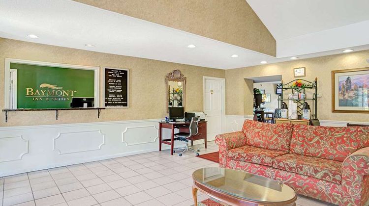 Baymont Inn & Suites Smithfield Lobby